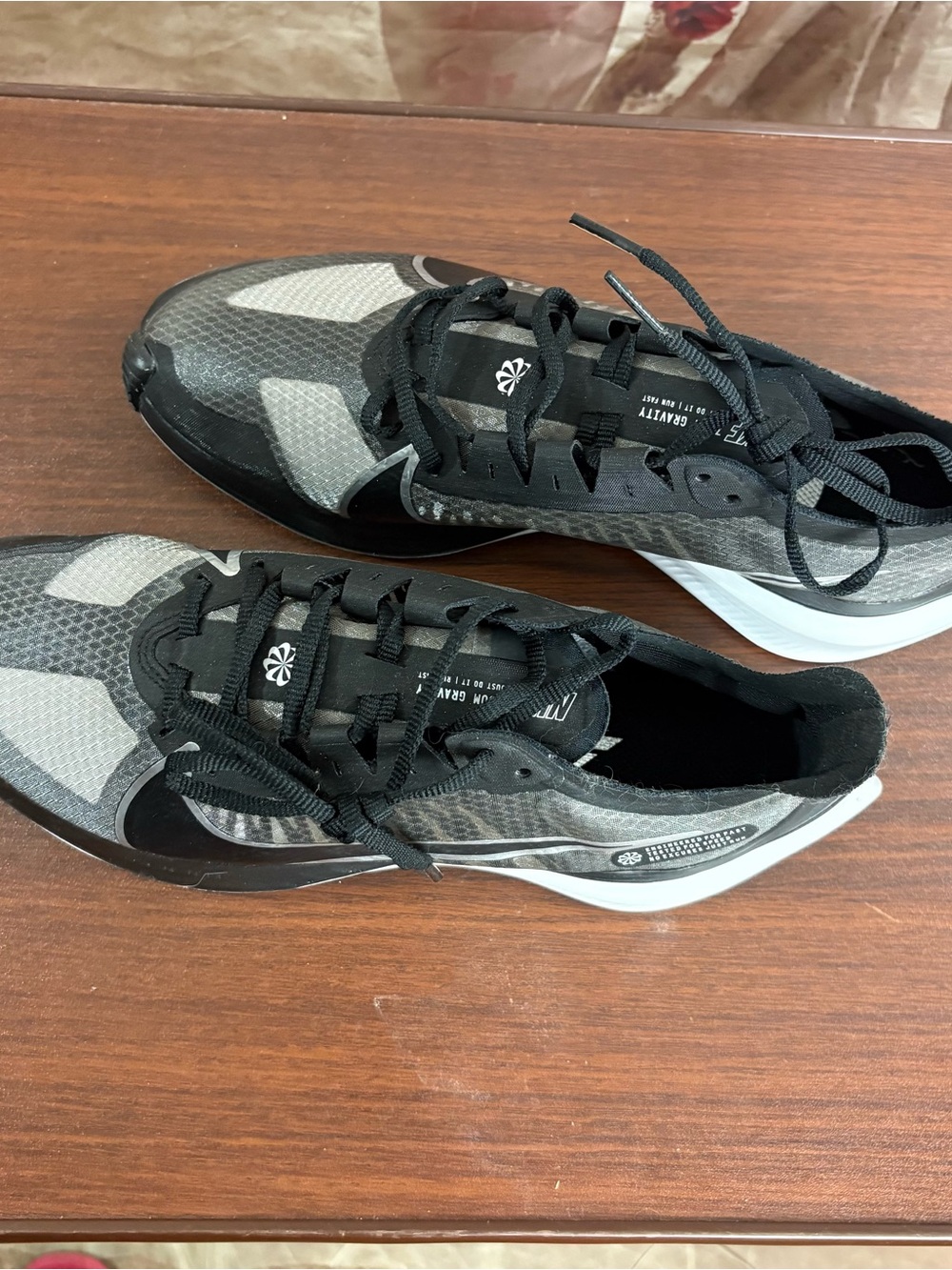 NEW Nike Black and Gray Zoom Running Shoes with Reflective Swoosh - Picture 6 of 9